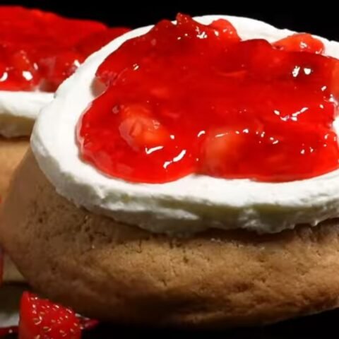 Strawberry Shortcake Crumbl Cookie Recipe